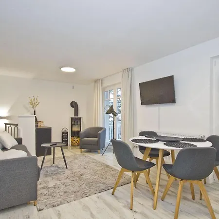 Moderne Mit Kamin, Balkon - Ferienresidenz Zwei Bodden Fewo111 * Lietzow