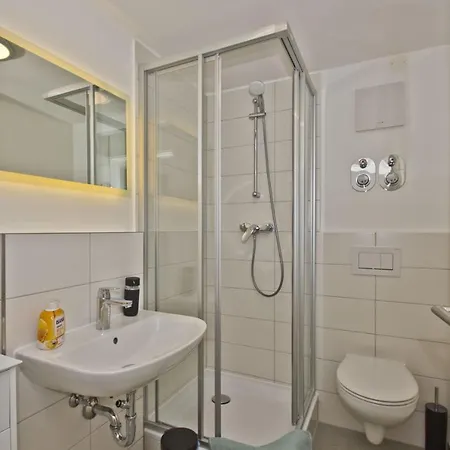 Moderne Mit Kamin, Balkon - Ferienresidenz Zwei Bodden Fewo111 Apartment *