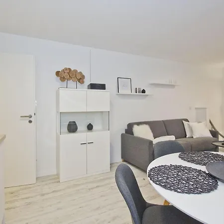 Moderne Mit Kamin, Balkon - Ferienresidenz Zwei Bodden Fewo111 * Lietzow