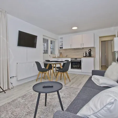 Moderne Mit Kamin, Balkon - Ferienresidenz Zwei Bodden Fewo111 Apartment Lietzow